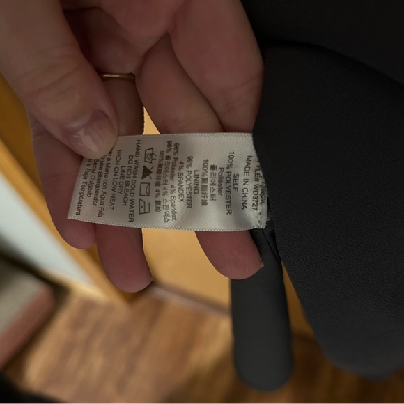 Aritzia Classic Dress - Picture 4 of 4